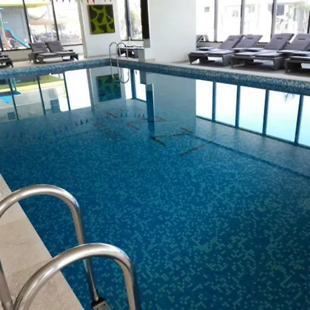 Waterfront Pool & Langa Plaja アパート ナボダリ
