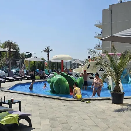 Waterfront Pool & Langa Plaja ナボダリ