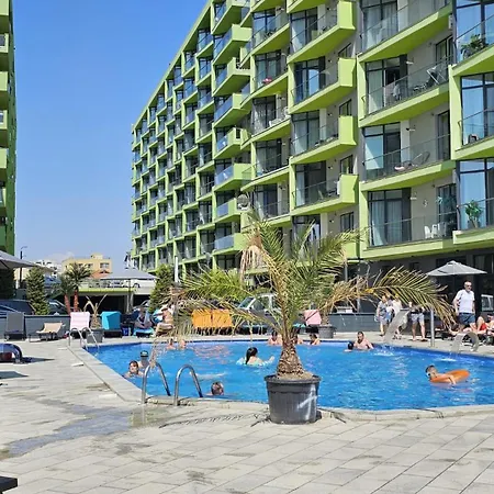 Waterfront Pool & Langa Plaja Navodari