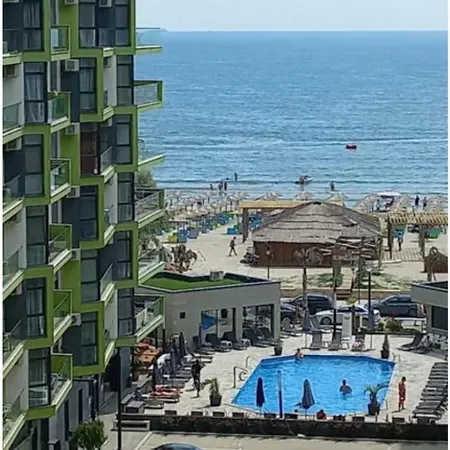 Waterfront Pool & Langa Plaja